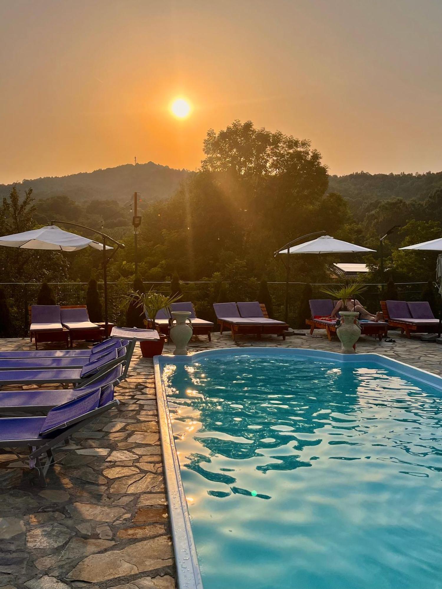 Pensiunea PORTAS RESORT Slănic Exterior foto