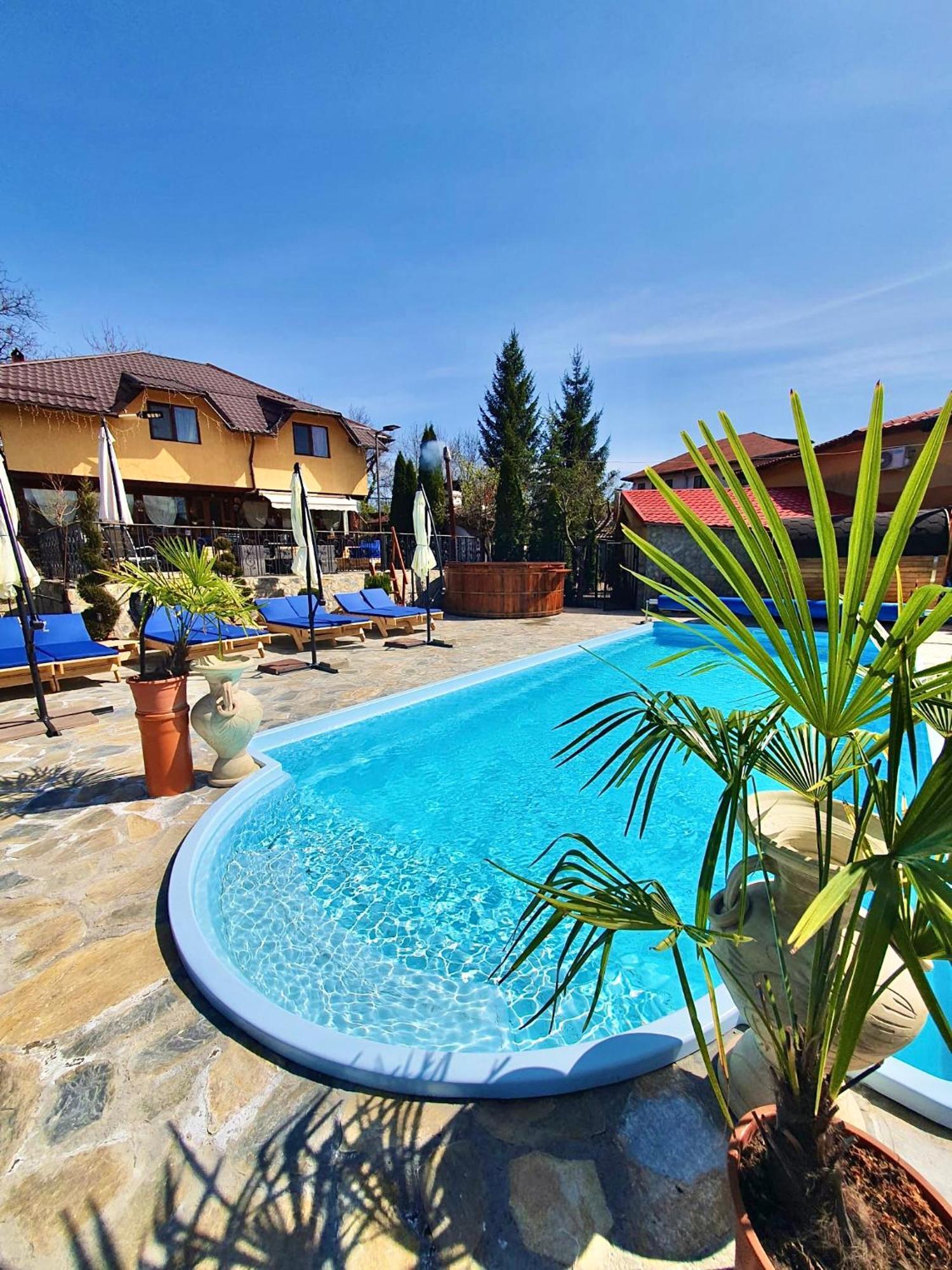 Pensiunea PORTAS RESORT Slănic Exterior foto